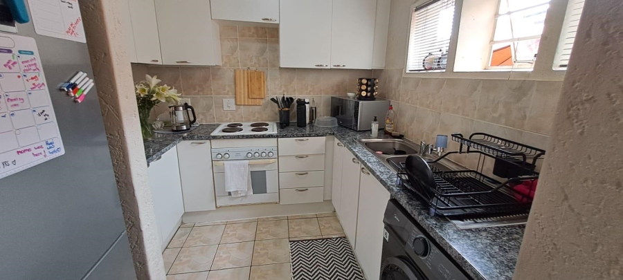 1 Bedroom Property for Sale in Mondeor Gauteng