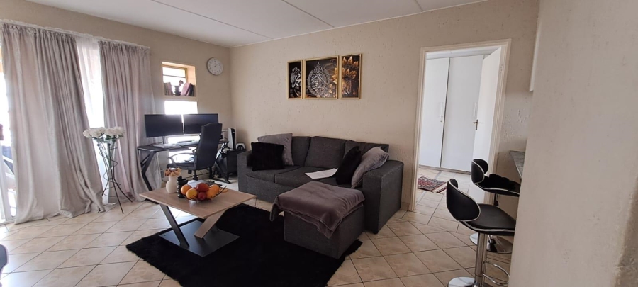 1 Bedroom Property for Sale in Mondeor Gauteng