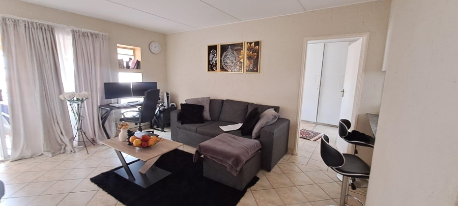 1 Bedroom Property for Sale in Mondeor Gauteng