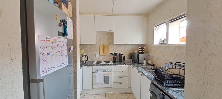 1 Bedroom Property for Sale in Mondeor Gauteng
