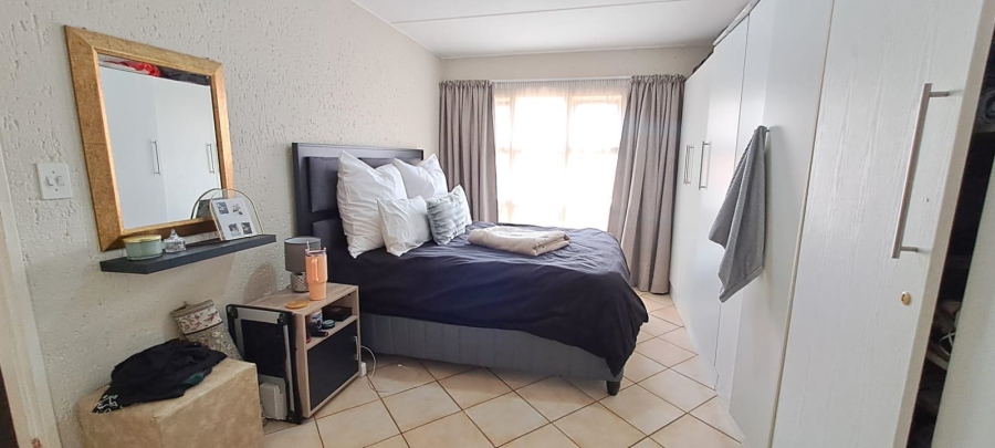1 Bedroom Property for Sale in Mondeor Gauteng