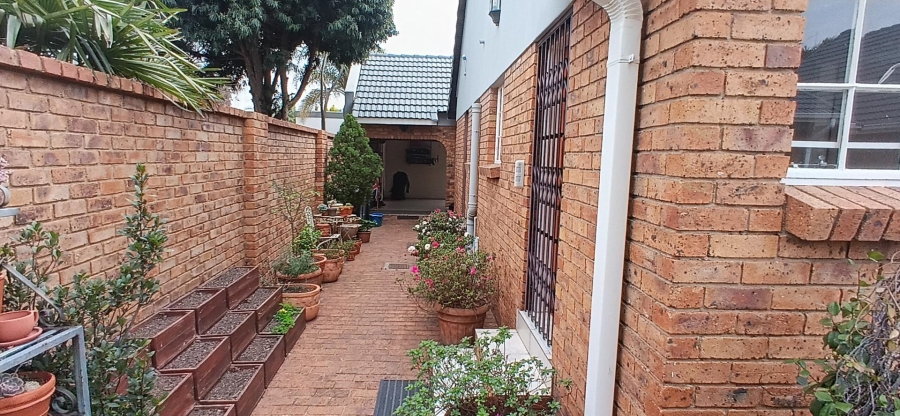 4 Bedroom Property for Sale in Sunward Park Gauteng