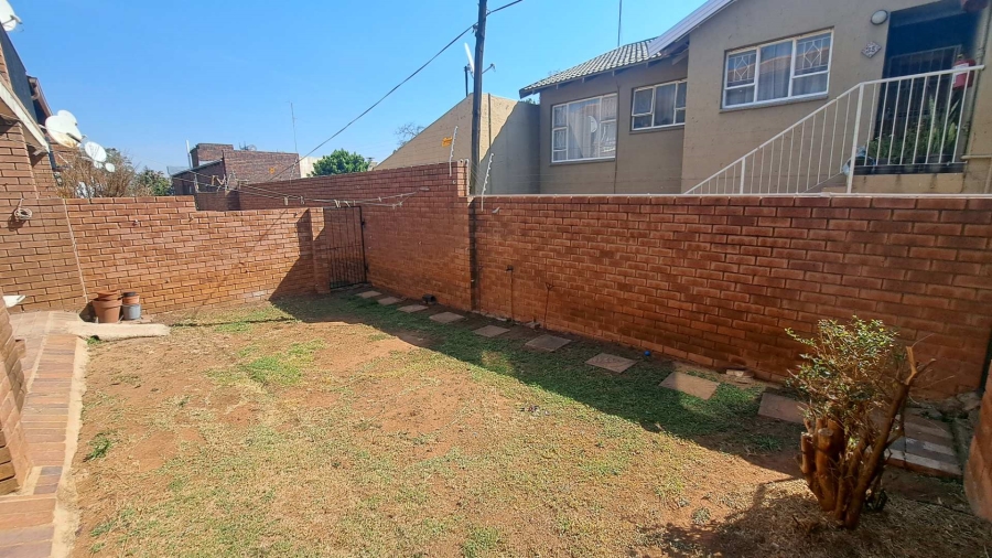 To Let 2 Bedroom Property for Rent in Ferndale Gauteng