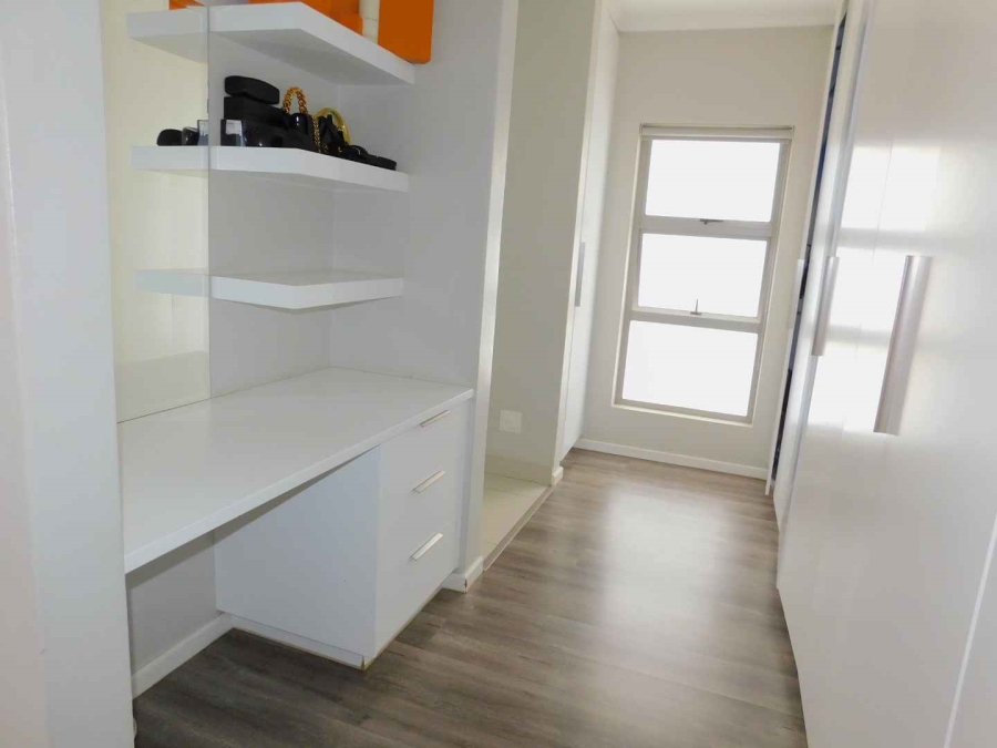 To Let 4 Bedroom Property for Rent in Bryanston Gauteng