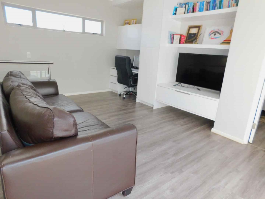 To Let 4 Bedroom Property for Rent in Bryanston Gauteng