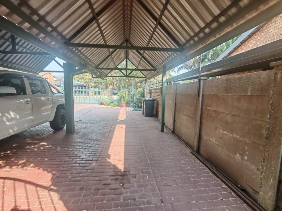 5 Bedroom Property for Sale in Eldoraigne Gauteng
