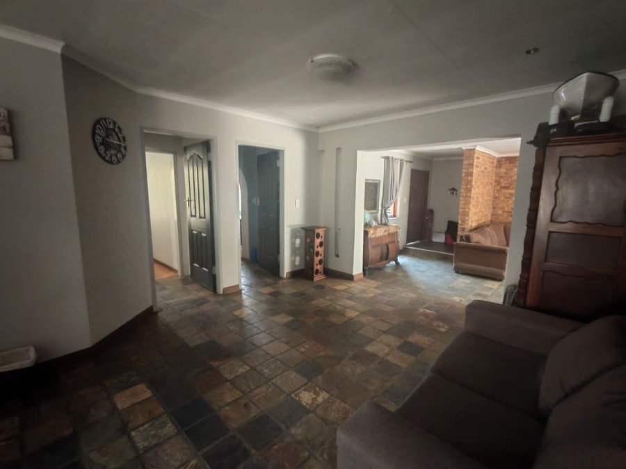 5 Bedroom Property for Sale in Eldoraigne Gauteng
