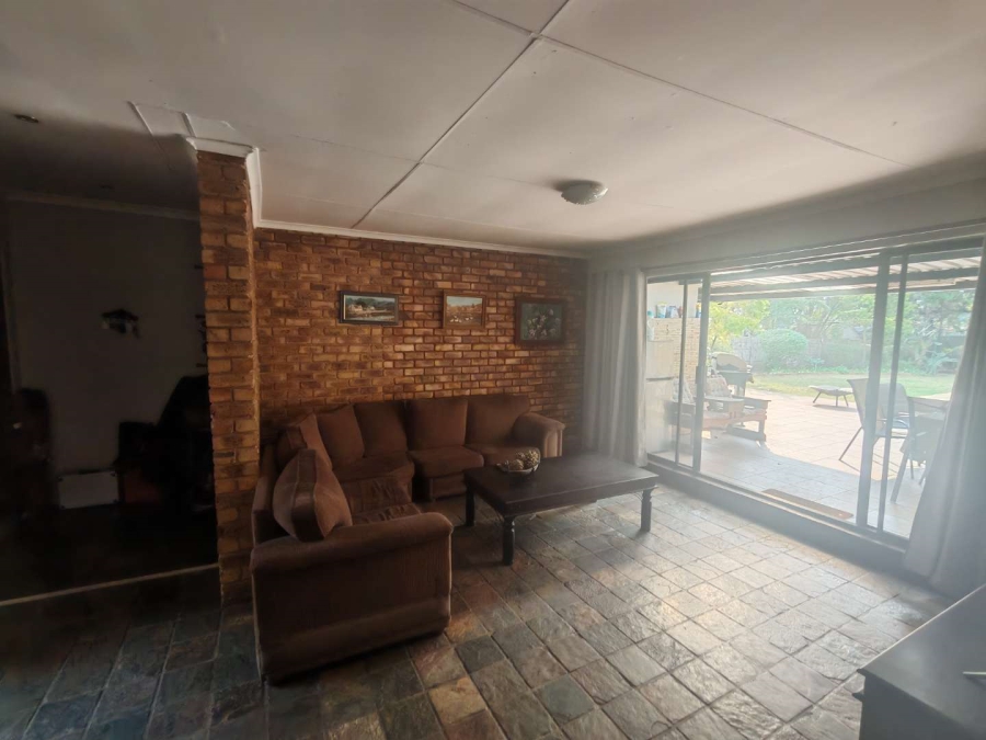 5 Bedroom Property for Sale in Eldoraigne Gauteng