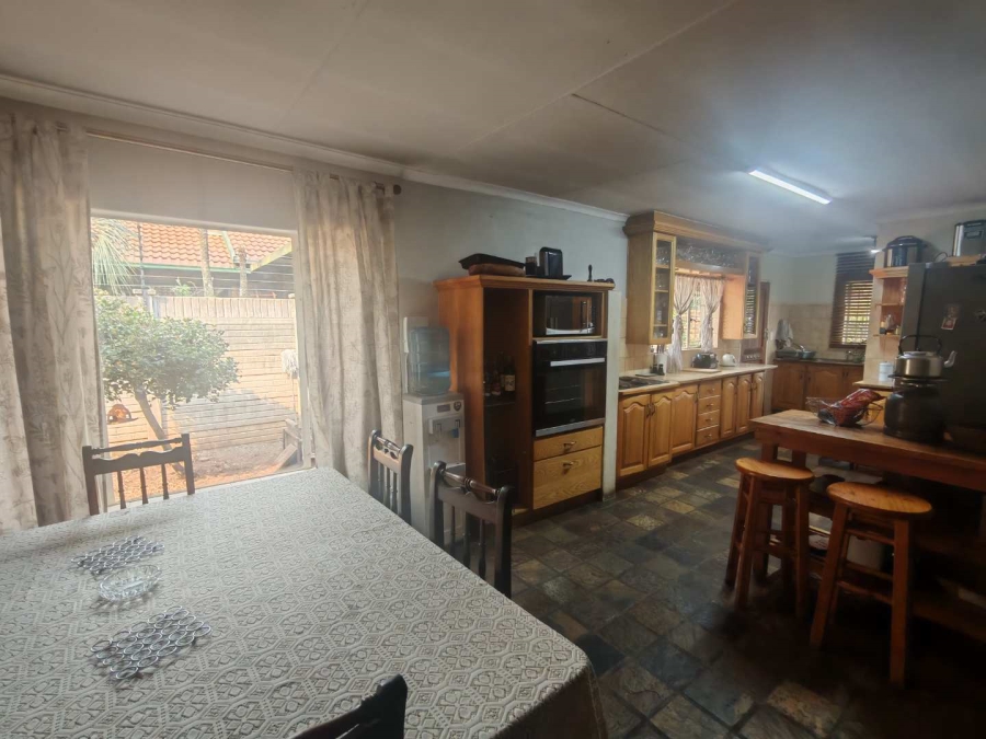 5 Bedroom Property for Sale in Eldoraigne Gauteng