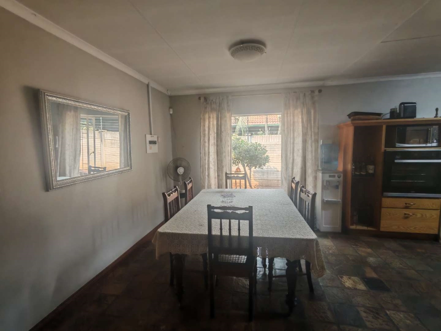5 Bedroom Property for Sale in Eldoraigne Gauteng