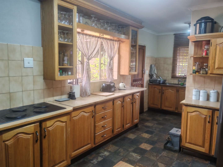 5 Bedroom Property for Sale in Eldoraigne Gauteng
