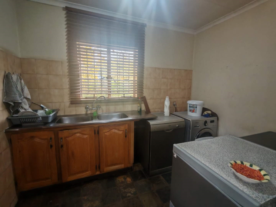 5 Bedroom Property for Sale in Eldoraigne Gauteng