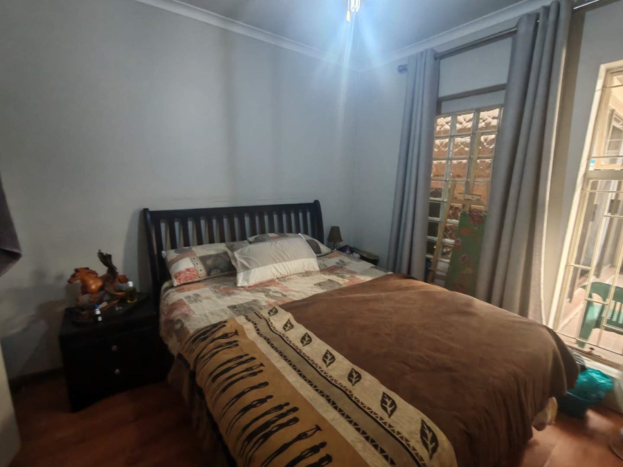 5 Bedroom Property for Sale in Eldoraigne Gauteng