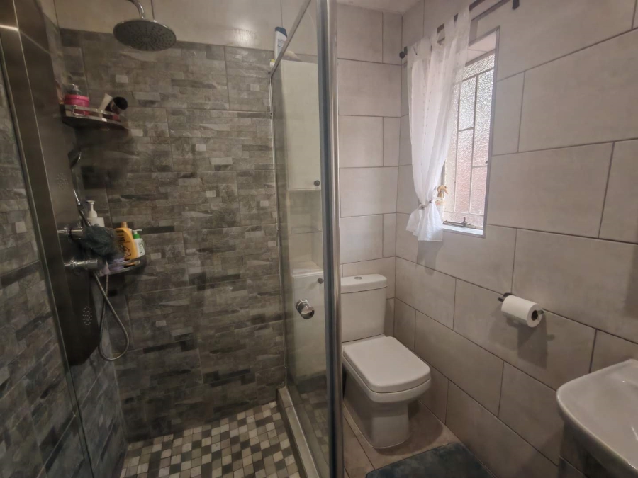 5 Bedroom Property for Sale in Eldoraigne Gauteng