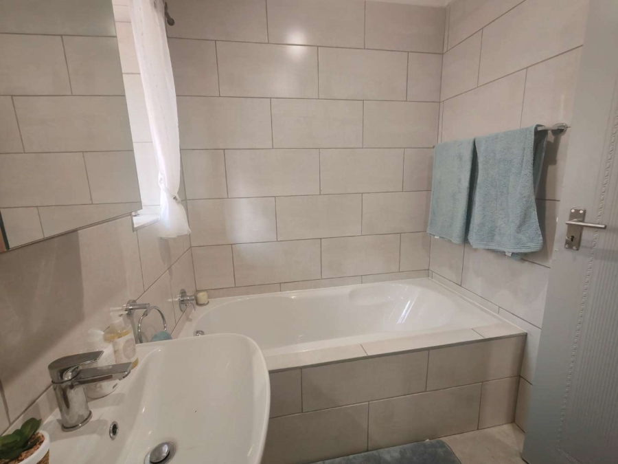 5 Bedroom Property for Sale in Eldoraigne Gauteng