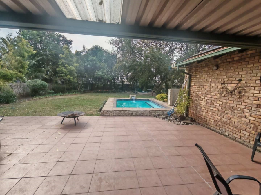 5 Bedroom Property for Sale in Eldoraigne Gauteng