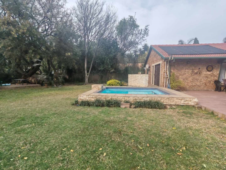 5 Bedroom Property for Sale in Eldoraigne Gauteng