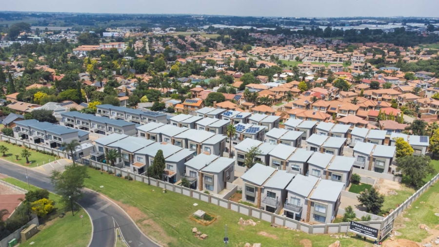 To Let 3 Bedroom Property for Rent in Glen Marais Gauteng
