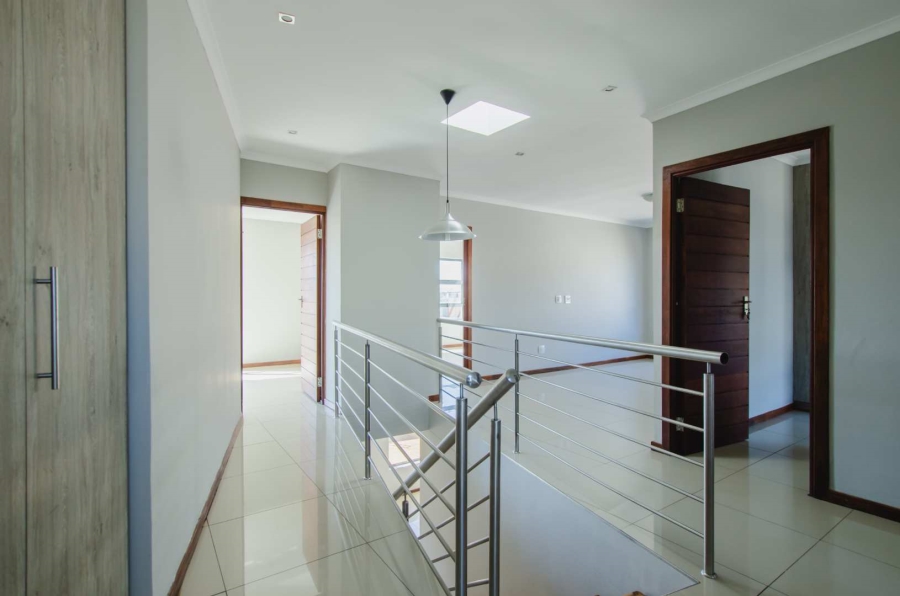 To Let 3 Bedroom Property for Rent in Glen Marais Gauteng