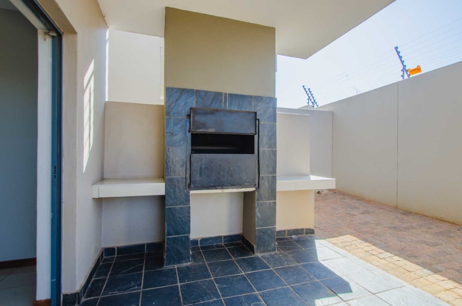 To Let 3 Bedroom Property for Rent in Glen Marais Gauteng