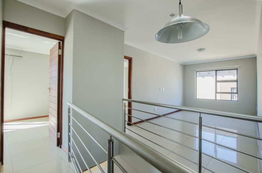 To Let 3 Bedroom Property for Rent in Glen Marais Gauteng