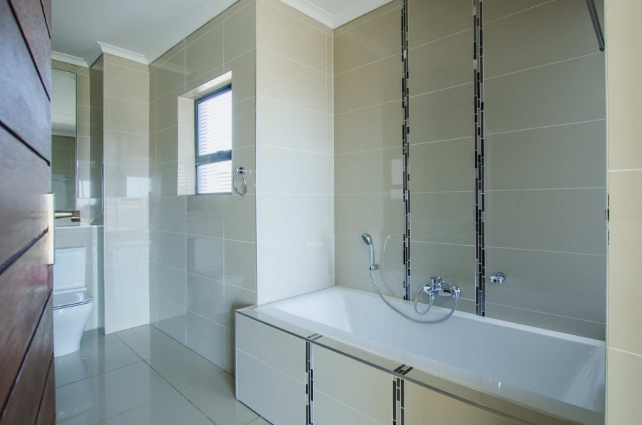 To Let 3 Bedroom Property for Rent in Glen Marais Gauteng