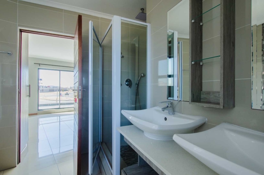 To Let 3 Bedroom Property for Rent in Glen Marais Gauteng