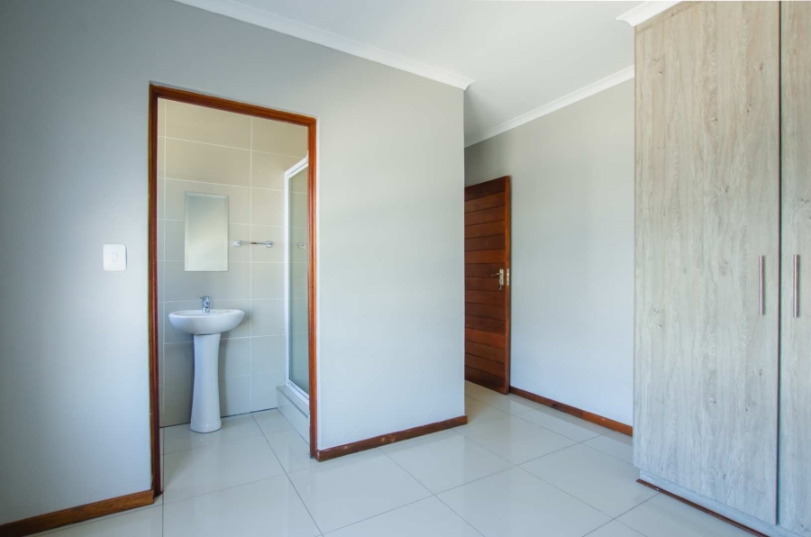 To Let 3 Bedroom Property for Rent in Glen Marais Gauteng