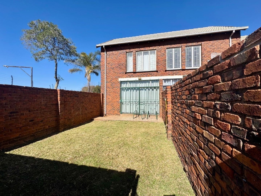 1 Bedroom Property for Sale in Pierre Van Ryneveld Gauteng