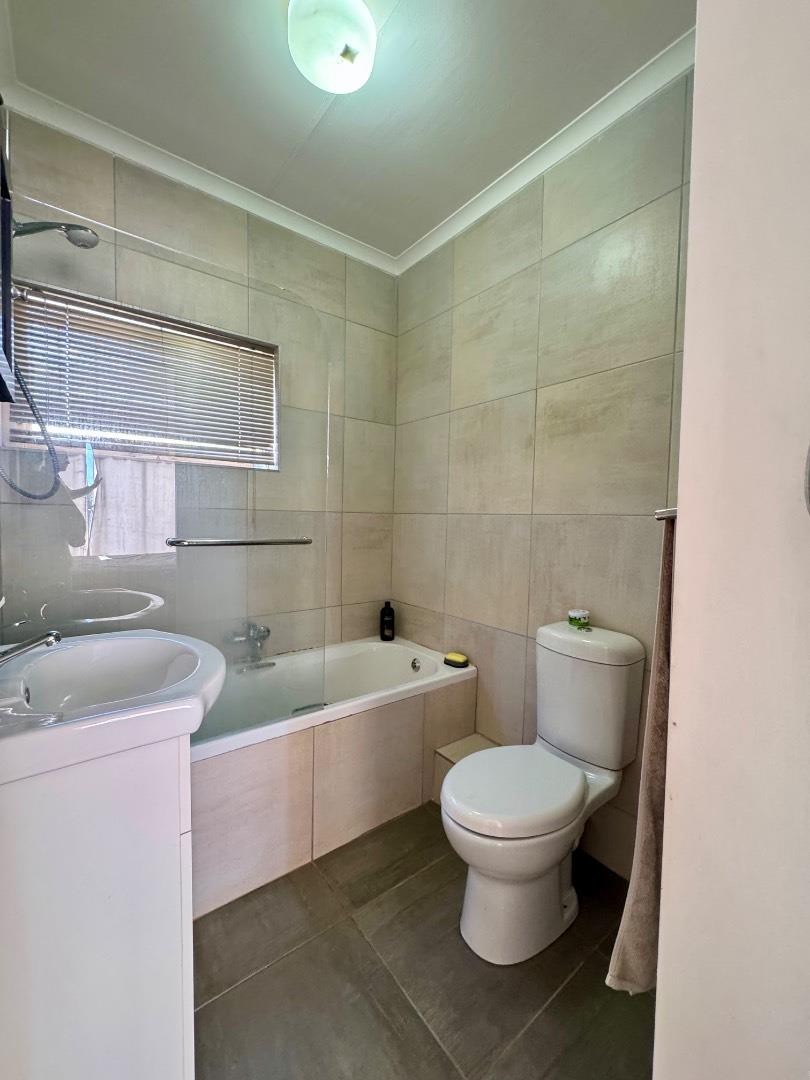 1 Bedroom Property for Sale in Pierre Van Ryneveld Gauteng