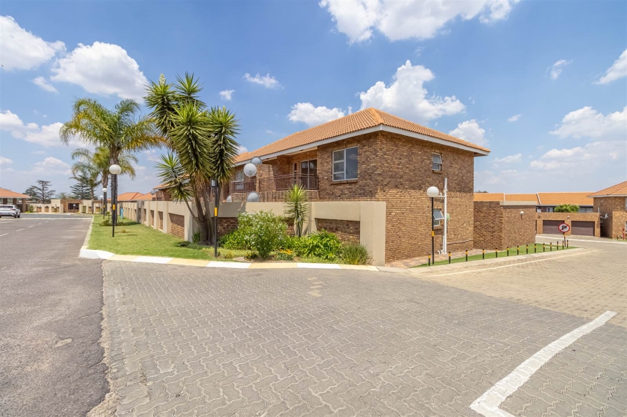 2 Bedroom Property for Sale in Birchleigh Gauteng