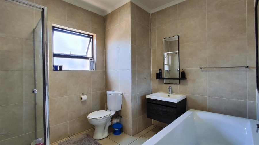 3 Bedroom Property for Sale in Oakdene Gauteng