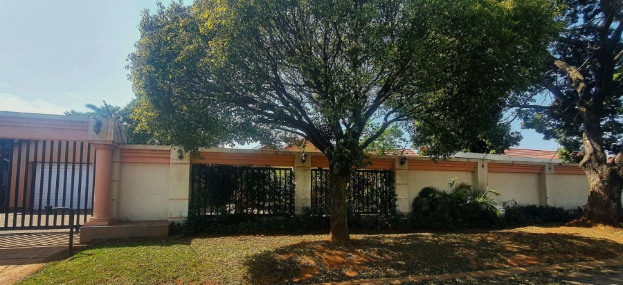 5 Bedroom Property for Sale in Verwoerdpark Gauteng