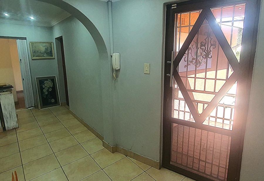 5 Bedroom Property for Sale in Verwoerdpark Gauteng