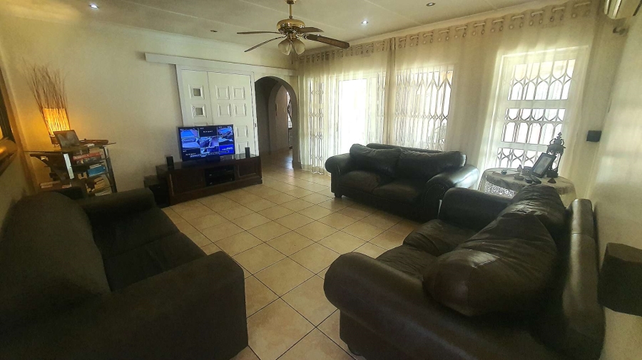 5 Bedroom Property for Sale in Verwoerdpark Gauteng