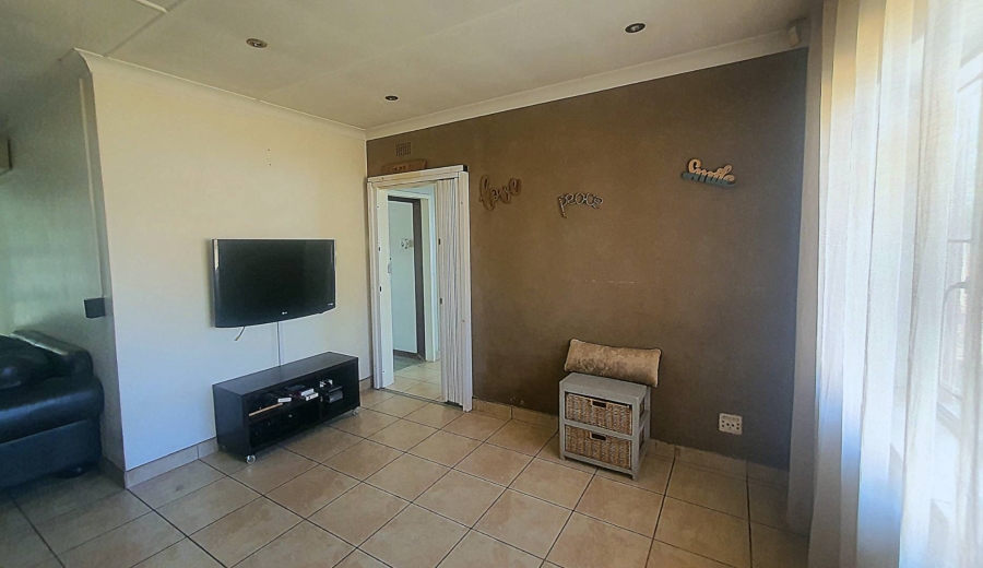 5 Bedroom Property for Sale in Verwoerdpark Gauteng