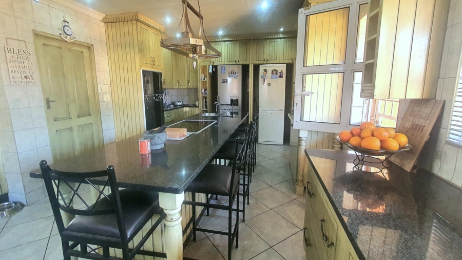5 Bedroom Property for Sale in Verwoerdpark Gauteng