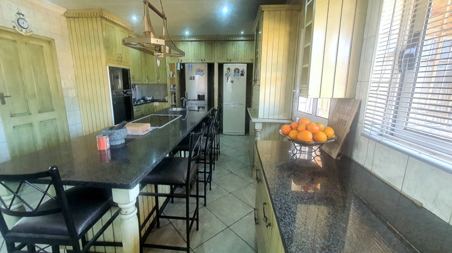 5 Bedroom Property for Sale in Verwoerdpark Gauteng