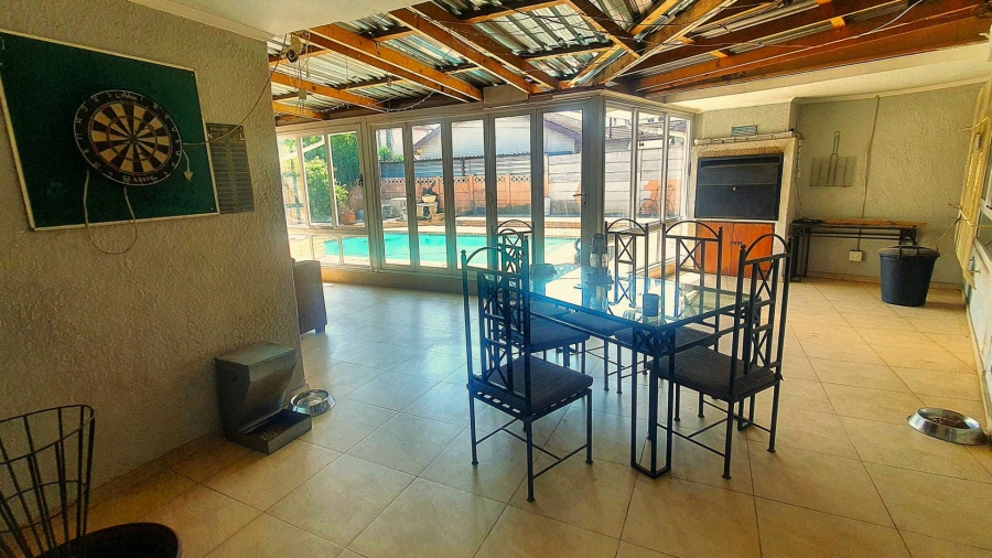 5 Bedroom Property for Sale in Verwoerdpark Gauteng