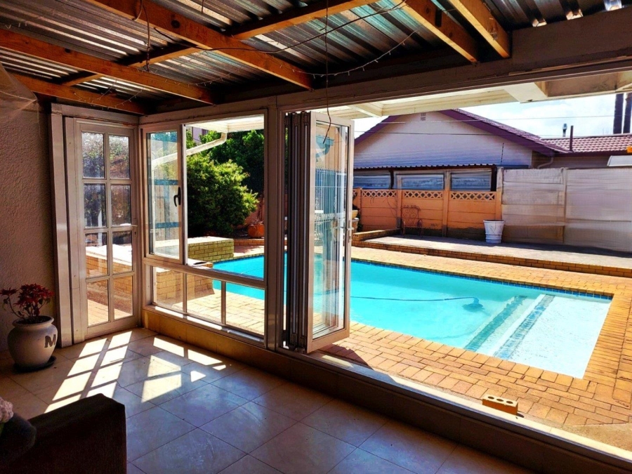 5 Bedroom Property for Sale in Verwoerdpark Gauteng