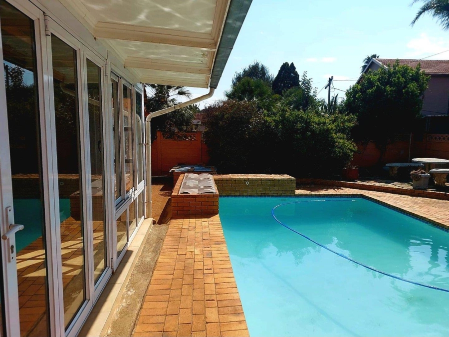 5 Bedroom Property for Sale in Verwoerdpark Gauteng