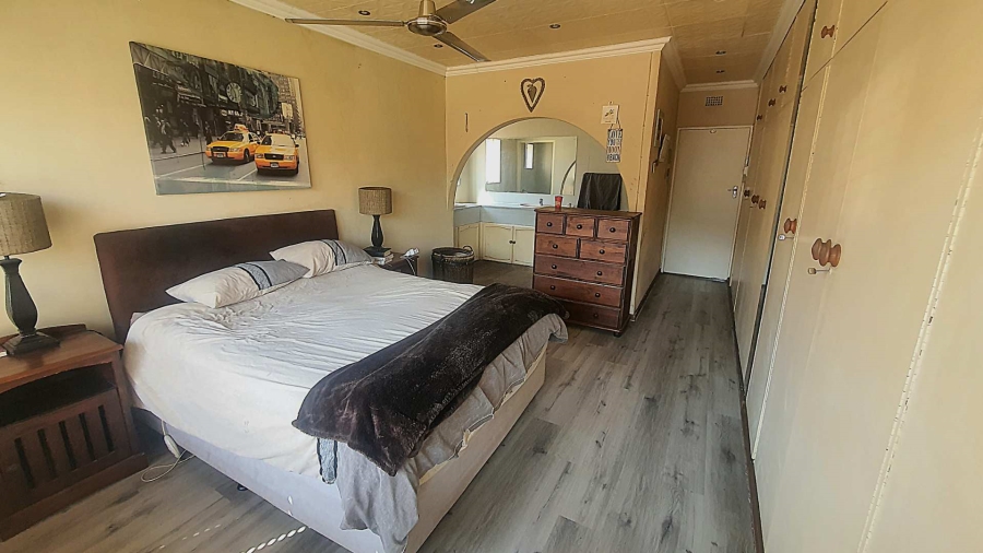 5 Bedroom Property for Sale in Verwoerdpark Gauteng