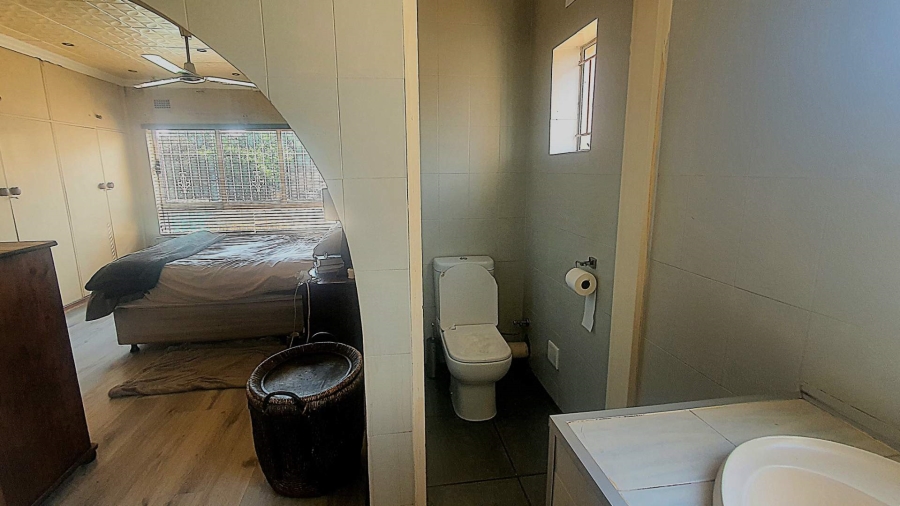 5 Bedroom Property for Sale in Verwoerdpark Gauteng