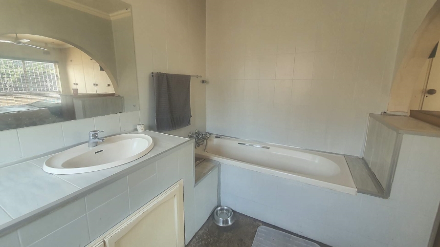 5 Bedroom Property for Sale in Verwoerdpark Gauteng