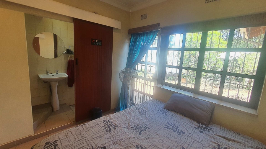 5 Bedroom Property for Sale in Verwoerdpark Gauteng