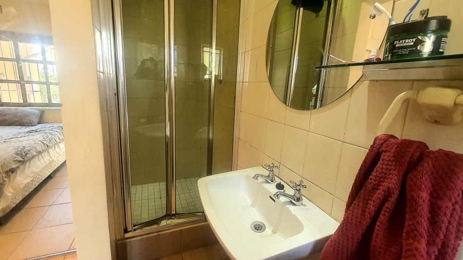 5 Bedroom Property for Sale in Verwoerdpark Gauteng