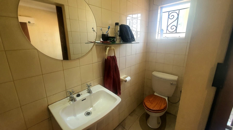 5 Bedroom Property for Sale in Verwoerdpark Gauteng