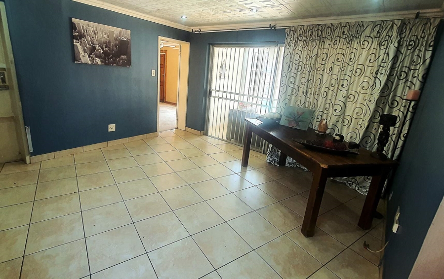 5 Bedroom Property for Sale in Verwoerdpark Gauteng
