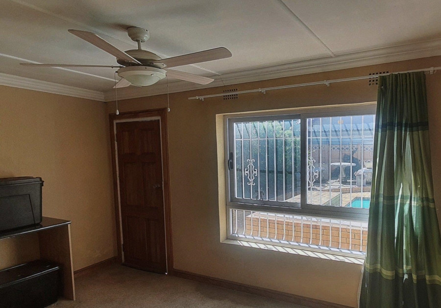 5 Bedroom Property for Sale in Verwoerdpark Gauteng