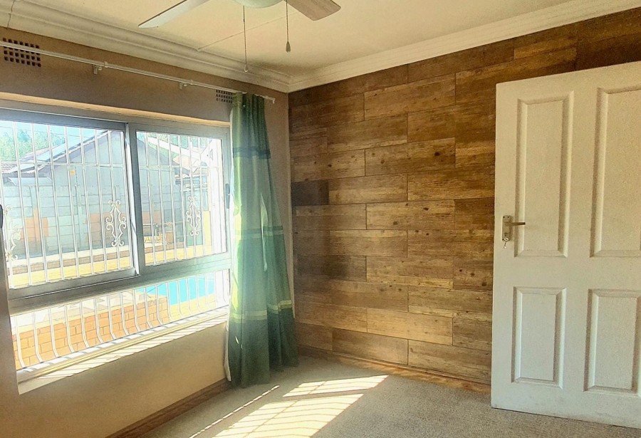 5 Bedroom Property for Sale in Verwoerdpark Gauteng